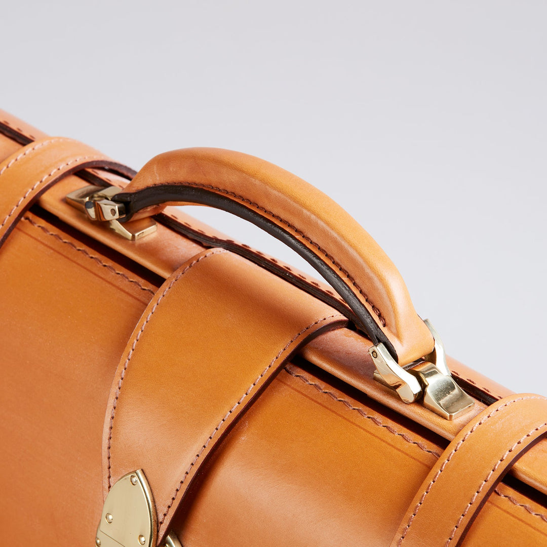 大峽製鞄－ベルト付きダレスバッグ｜ブライドルレザー【1257-BRD】