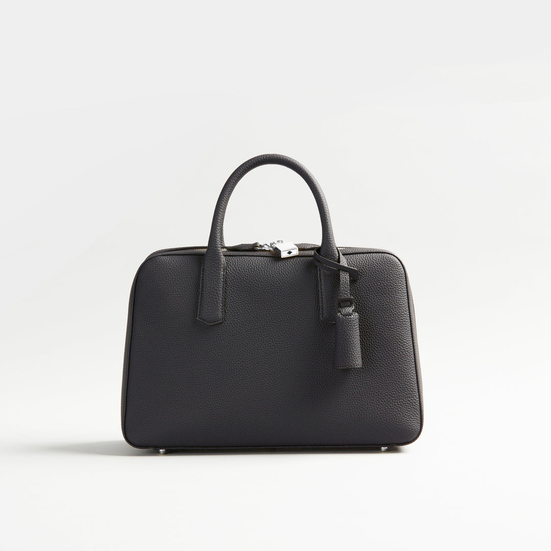 【Mize】おおばせいほう　ジャーマンシュリンク ブラックトート Mize様専用】おおばせいほう ジャーマンシュリンク ブラック