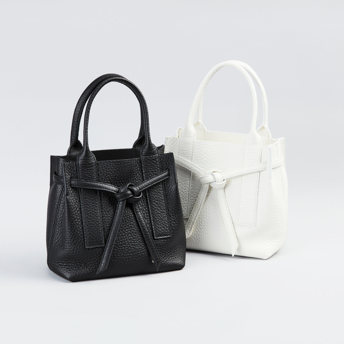 【1383-3-QTW】店舗限定商品〈LTD〉一枚仕立てトートXS『トワリ・ベルテッド22』(ブラック)