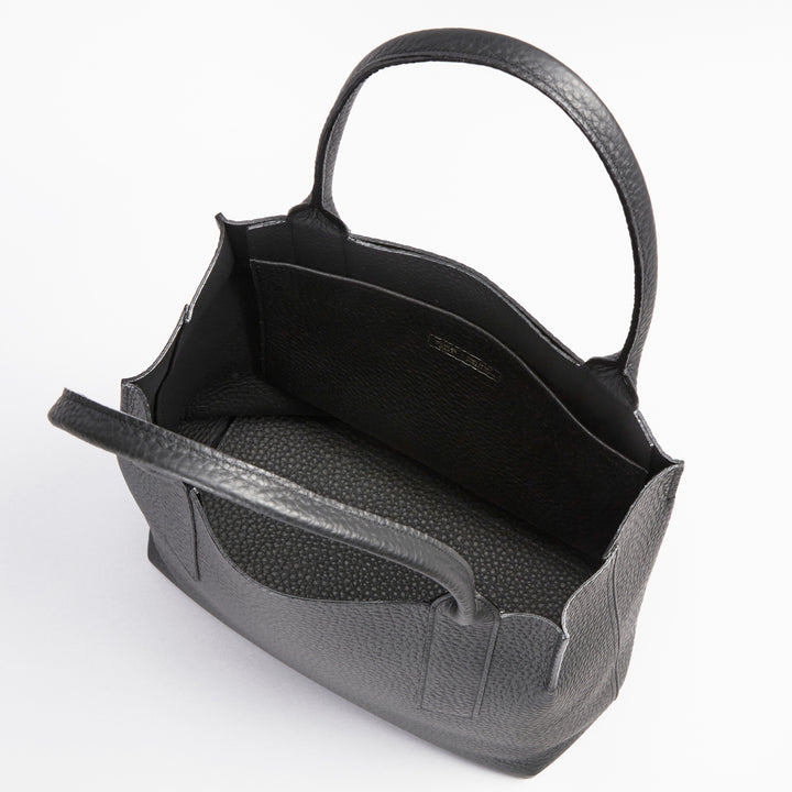 使用一度のみ 大峡製鞄 一枚仕立てトート トワリ36 ネイビー 使用一度のみ 大峡製鞄 一枚仕立てトート トワリ36 ネイビー