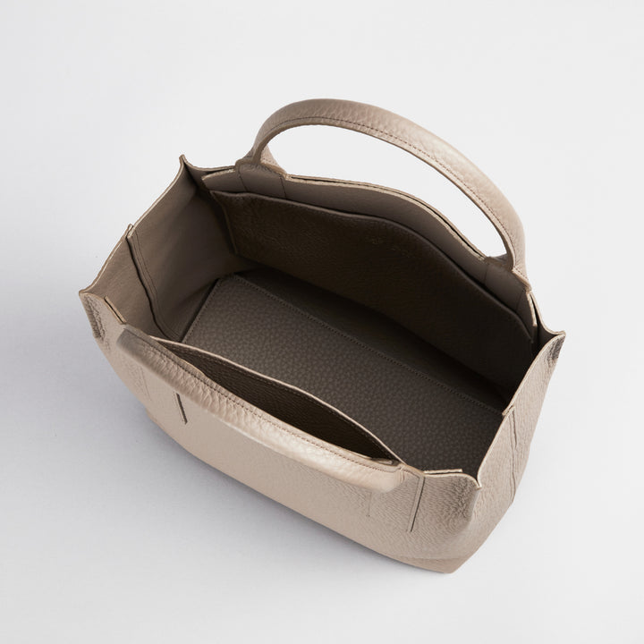 使用一度のみ 大峡製鞄 一枚仕立てトート トワリ36 ネイビー 1386-QTW_navy_dabc9fd9-98f2-