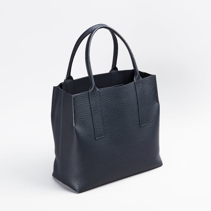 使用一度のみ 大峡製鞄 一枚仕立てトート トワリ36 ネイビー 大峽製鞄－一枚仕立て肩掛けトートL『トワリ36』【1386-2-QTW