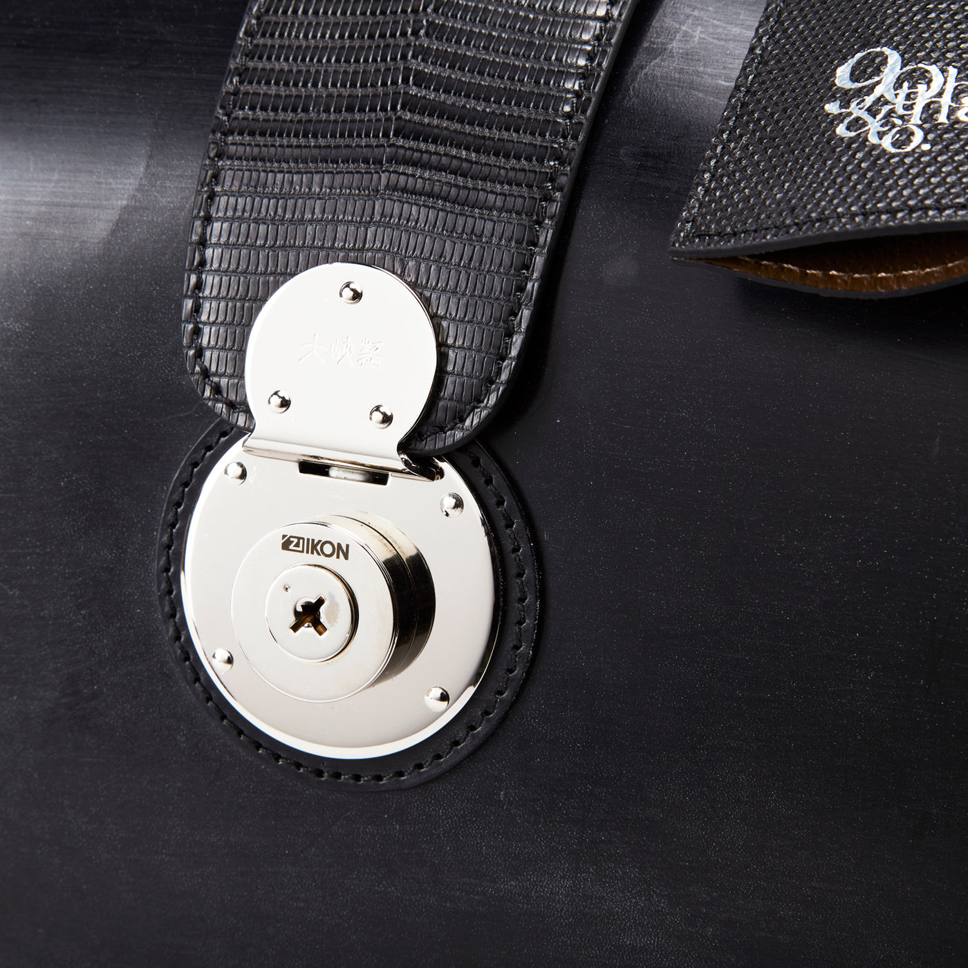 《90周年記念》【90-1135-BRD×LZD】『ザ・ダレスバッグ』(ブラック-シルバー)