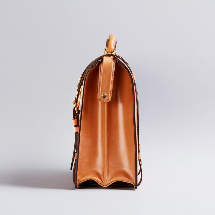 大峽製鞄－ベルト付きダレスバッグ｜ブライドルレザー【1257-BRD】